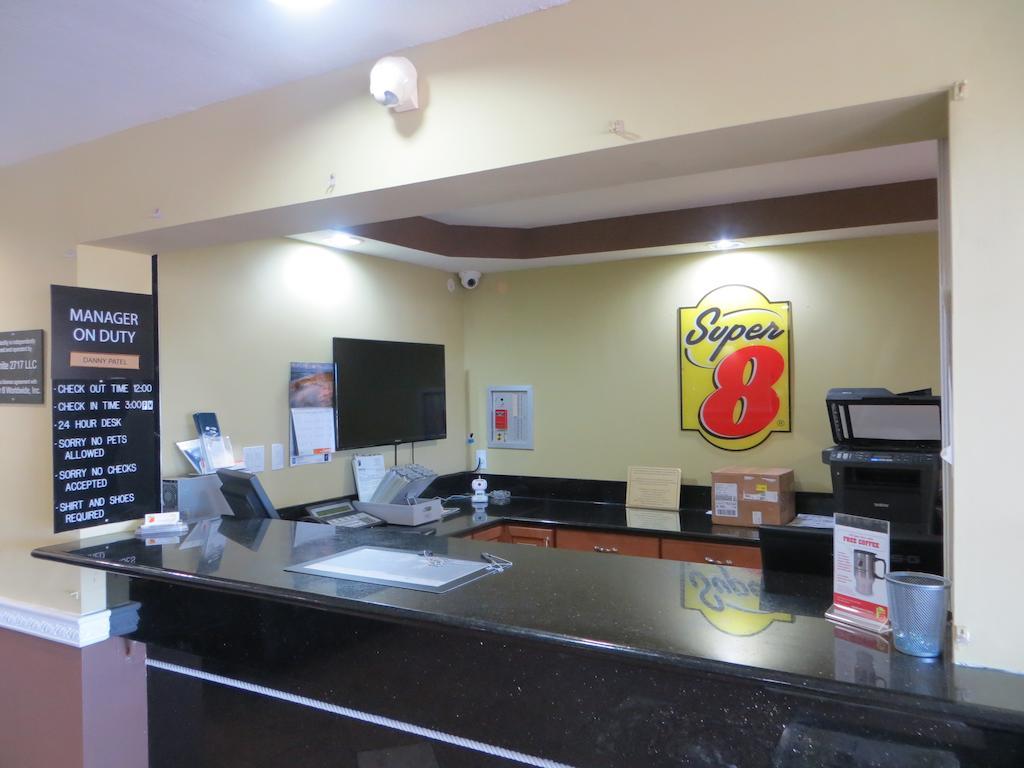 迈尔斯堡速8酒店 麥爾茲堡 外观 照片