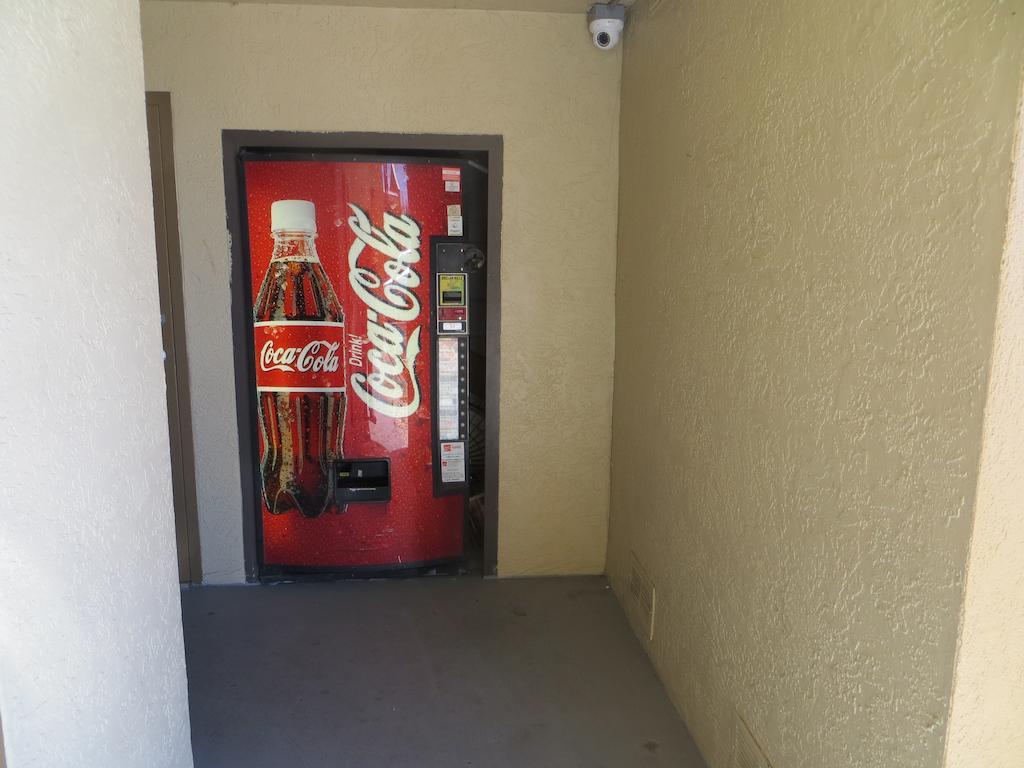 迈尔斯堡速8酒店 麥爾茲堡 外观 照片